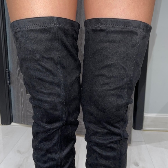 Black Suede Thigh High Boots. Size- 6 - Picture 5 of 6